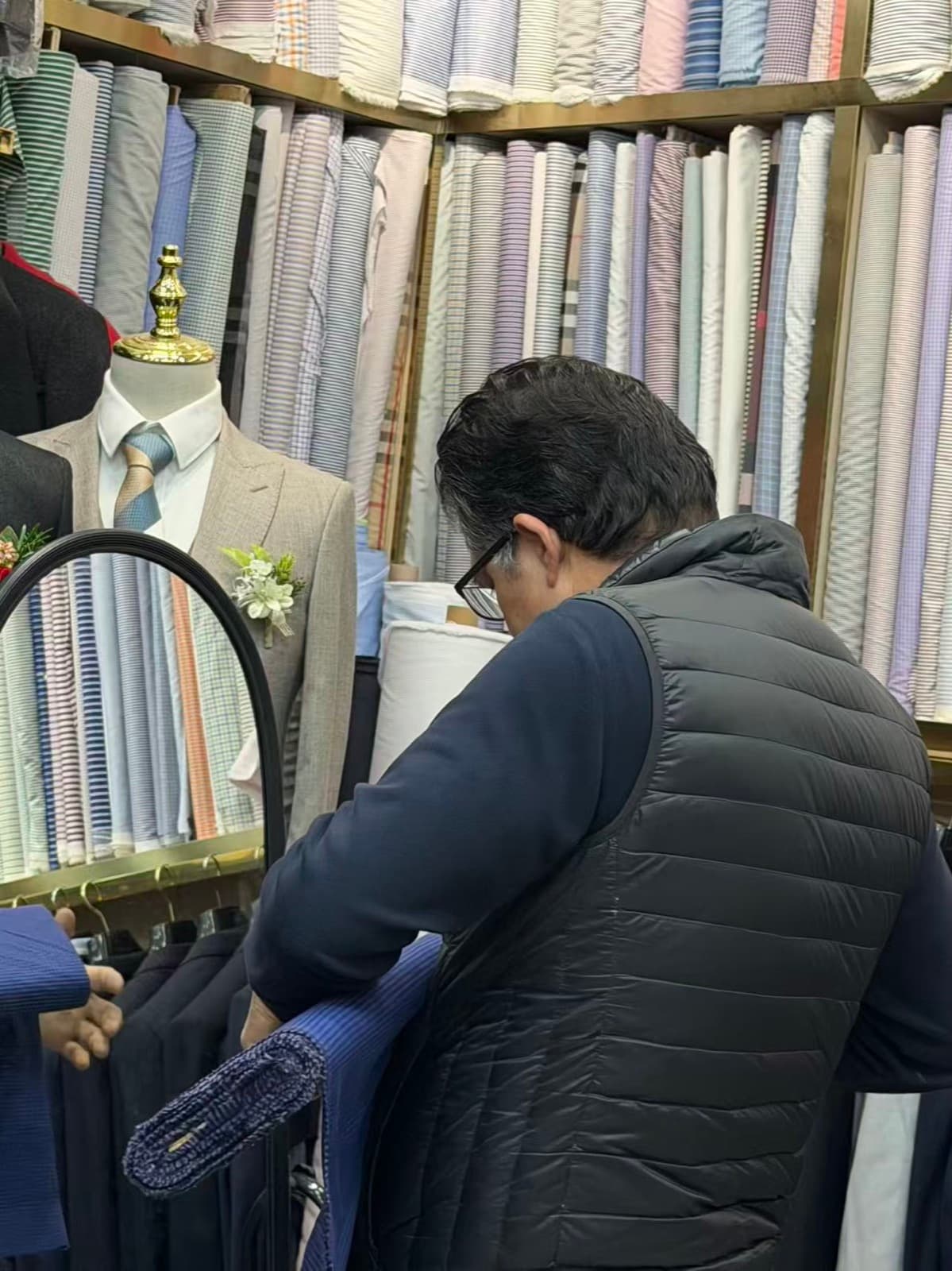 Suit fitting lounge at Wuyue